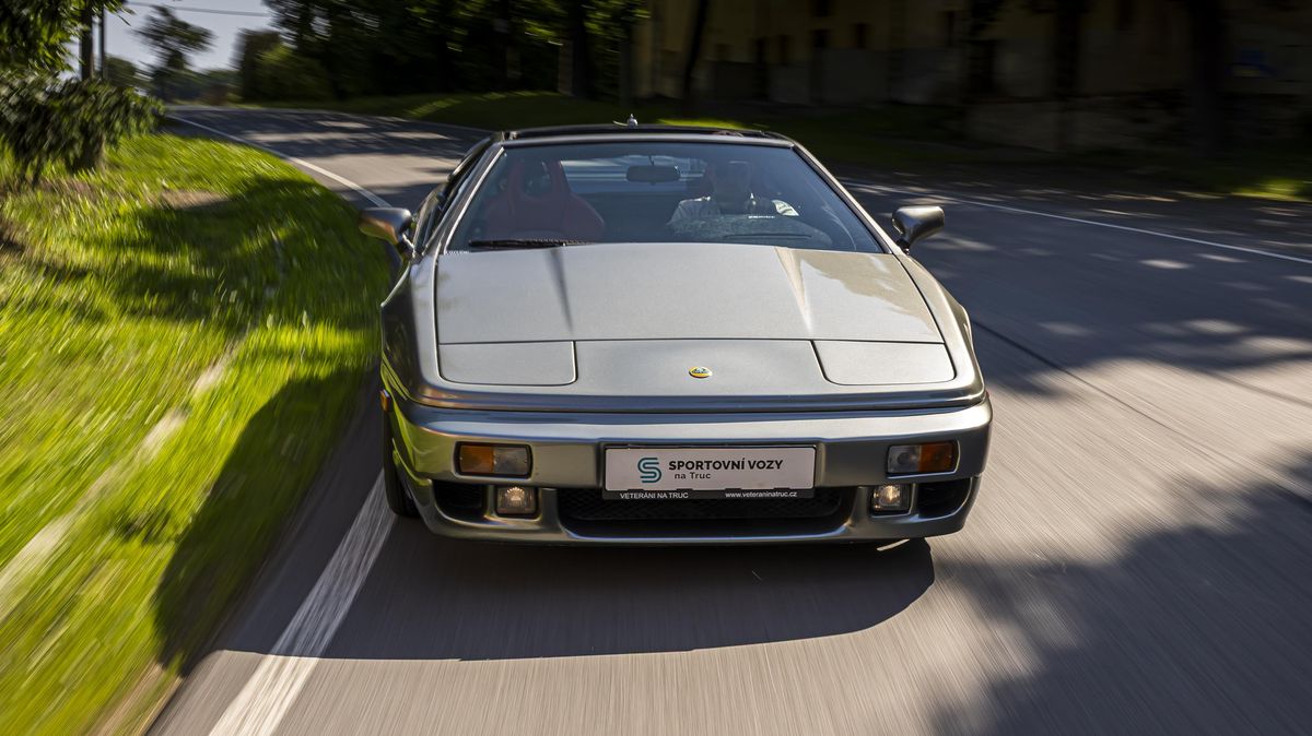 Úžasný sporťák, který zářil v bondovce i Pretty Woman: Lotus Esprit je zajímavá skládačka, navíc skvěle jezdí