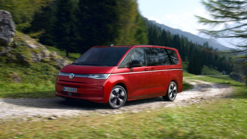 Volkswagen zlevnil Multivan i Californii s jedinečnou čtyřkolkou. Láká tím na prázdninová dobrodružství