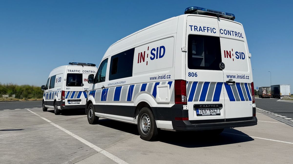 Tři měsíce, skoro 5 tisíc kontrol a balík vybraný na pokutách. Nové modré majáky jsou efektivnější než kdy dřív