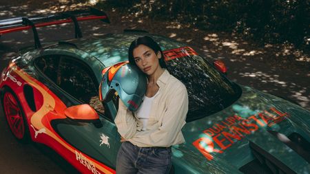 Světová zpěvačka, která s Ewou Farnou pobláznila Prahu, prodává svůj zatraceně rychlý automobilový skvost 