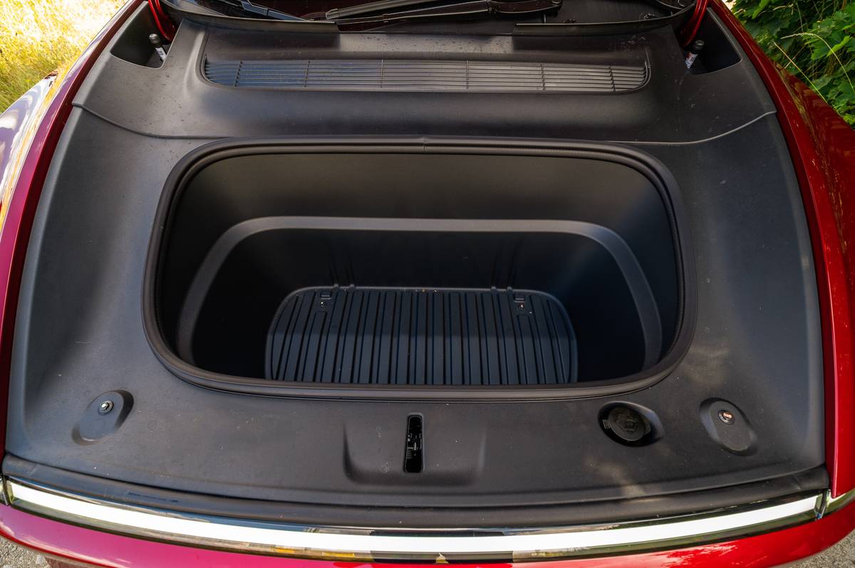 Tesla Model Y Juniper Long Range RWD.