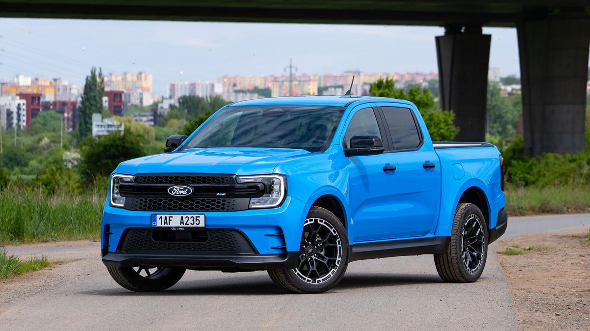Dělník v tretrách: Sportovní Ford Ranger dělá parádu a svižně jezdí, ale trochu postrádá smysl