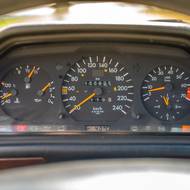 Mercedes-Benz 220E W124.