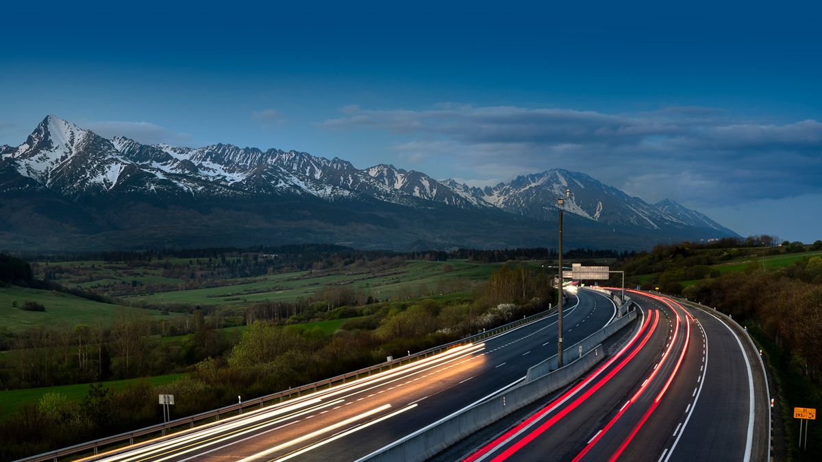Vyrážíte autem na Slovensko? Zjistěte, kolik zaplatíte za dálniční známku