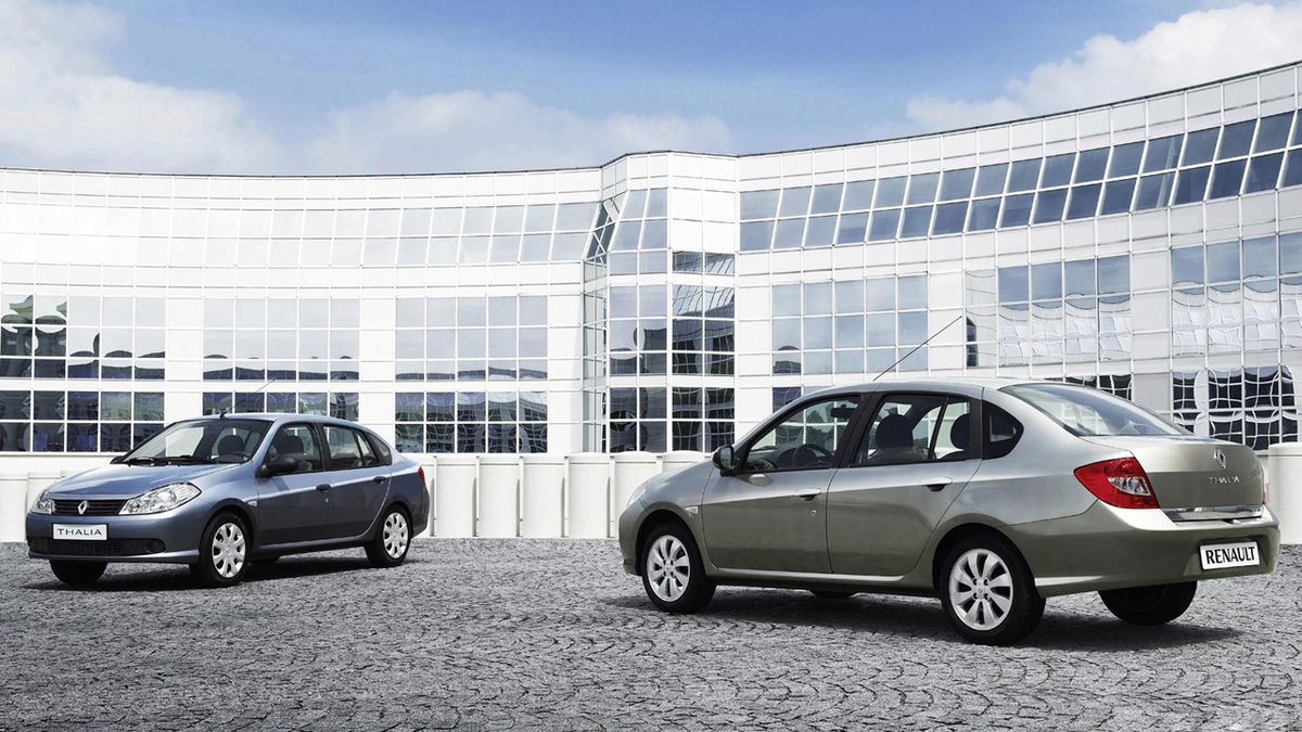Sedany byly kdysi oblíbené i v Česku. Renault Thalia se prodával za cenu, za kterou dnes nekoupíte ani slušnou ojetinu