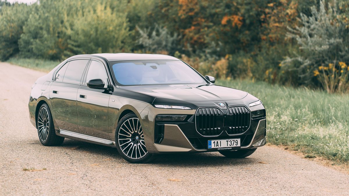 BMW 740d je váš vlastní svět na kolech, který jede a nežere. Má to ovšem svoje ALE a cena to není