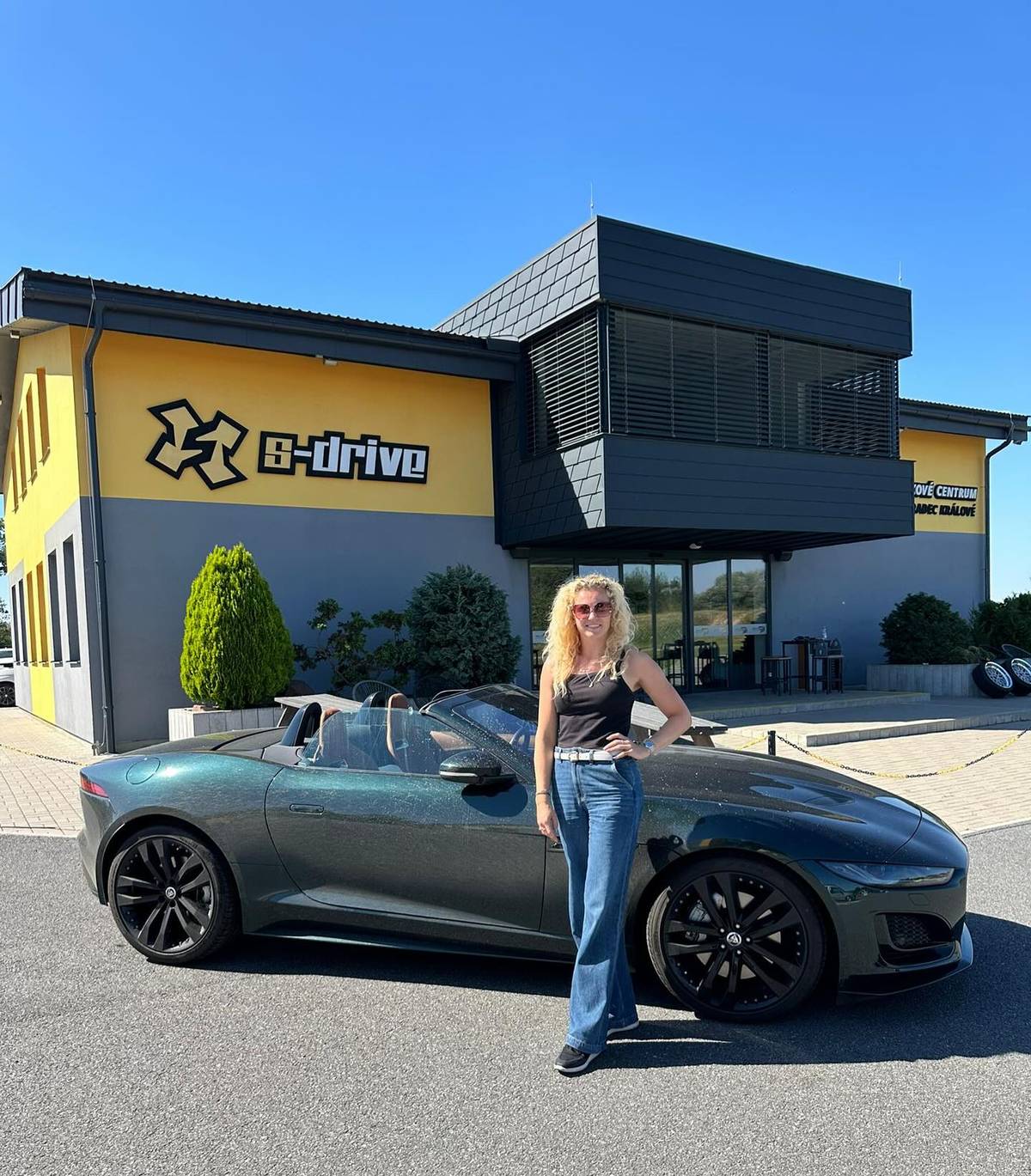 Kateřina Siniaková a Jaguar F-Type