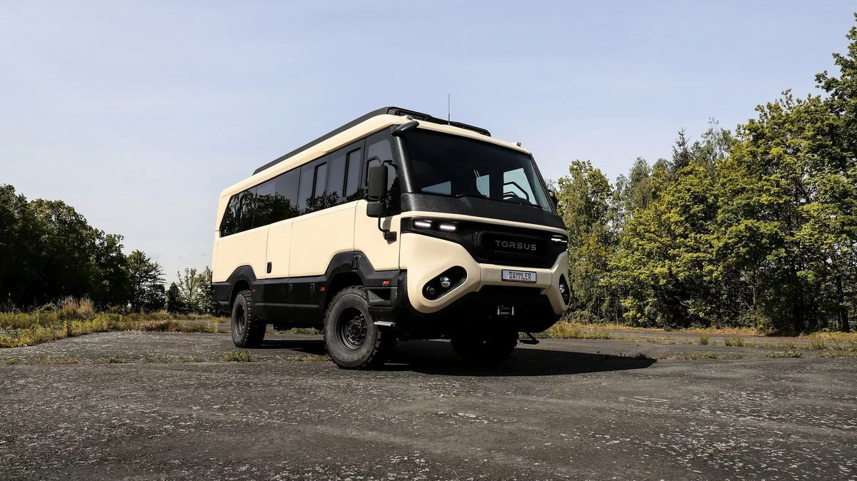 Česká firma postavila ultimativní expediční obytný autobus. Má všechno, ale je příšerně drahý