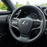 Lexus ES 300h.