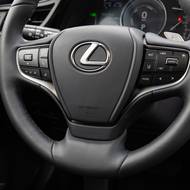 Lexus ES 300h.