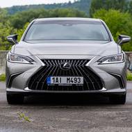 Lexus ES 300h.