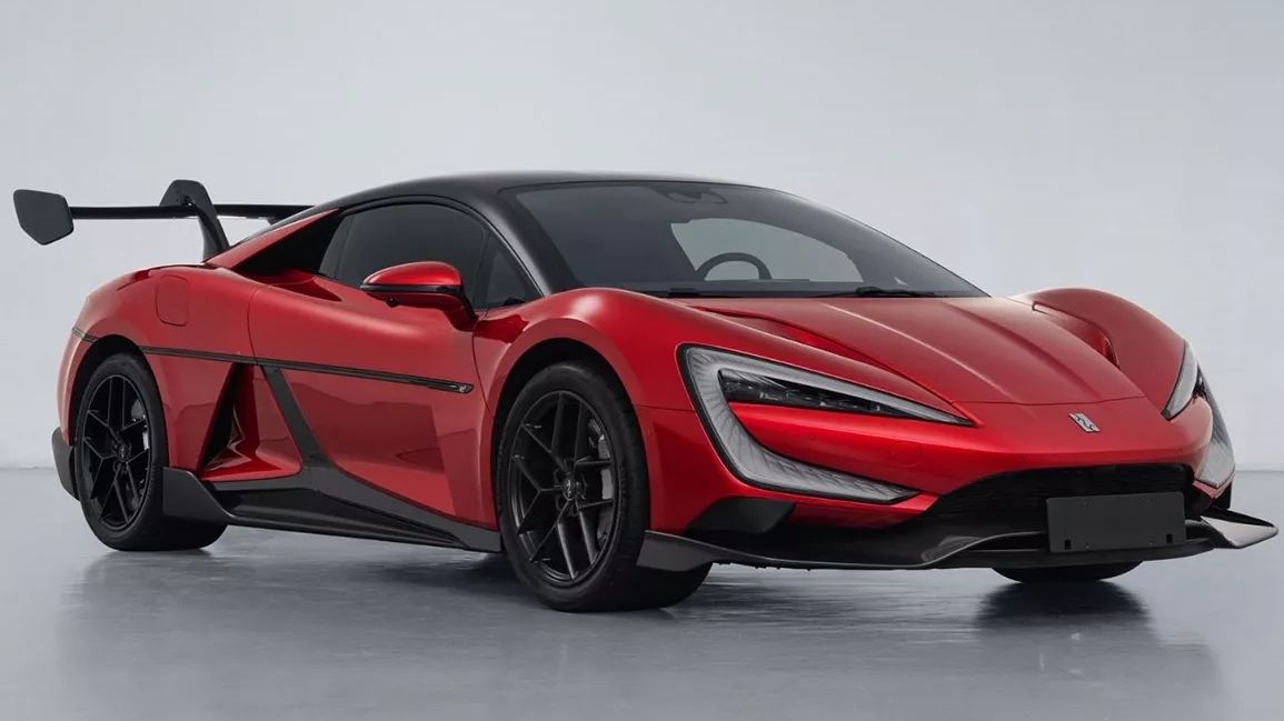Číňané se zase vysmívají světu: Nový supersport má tři tisíce koní a ztrapní i Bugatti. Nebo je to další lež?