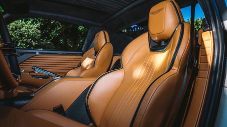 Nová Octavia nečekaně odhalena! Má V8, 800 koní a manuál, akorát kufr nic moc