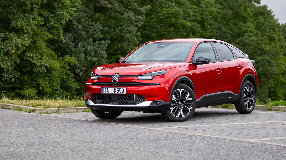 Citroën C4 je stylovka, která potěší komfortem. A jako mild-hybrid je také úsporná