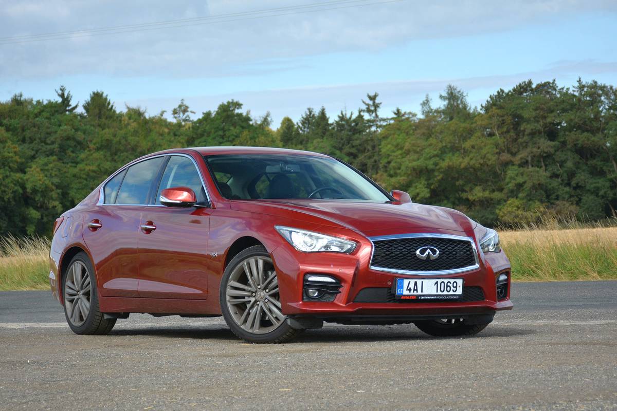 Infiniti Q50 2.0 T.