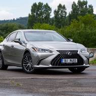 Lexus ES 300h.