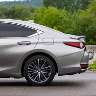 Lexus ES 300h.