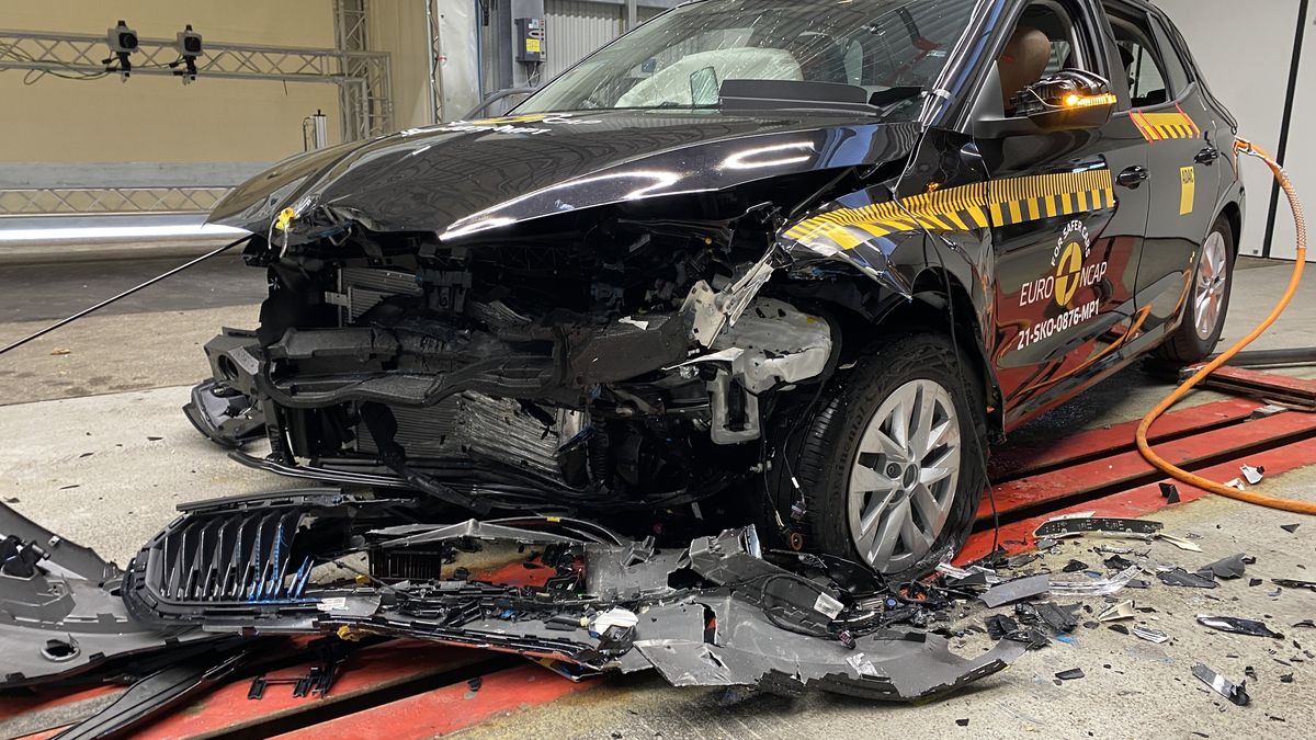 Majitelé fabií a superbů, pozor! Škoda svolává auta do servisu kvůli nebezpečným airbagům