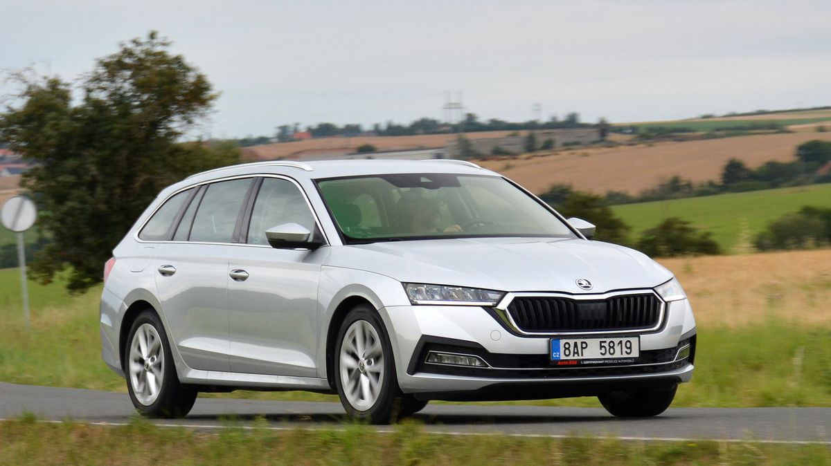 Ojetá Škoda Octavia s benzinem 1.5 TSI dokazuje, že diesel je dávno přežitý. Jenom kdyby řidiče tak neštvala