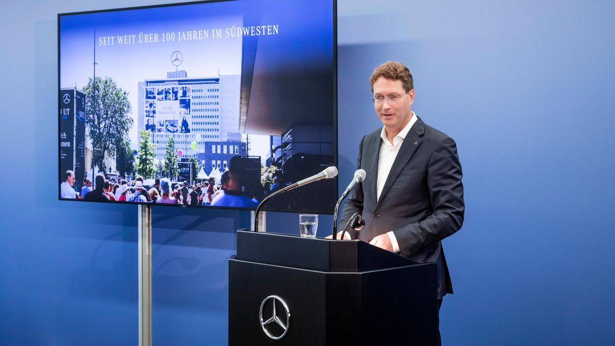 Řítíme se plnou rychlostí proti zdi, varuje šéf Mercedesu. Zákaz prodeje spalovacích motorů může položit autoprůmysl