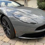 Aston Martin DB11
