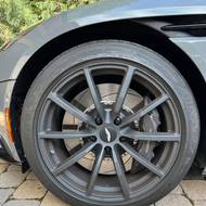 Aston Martin DB11