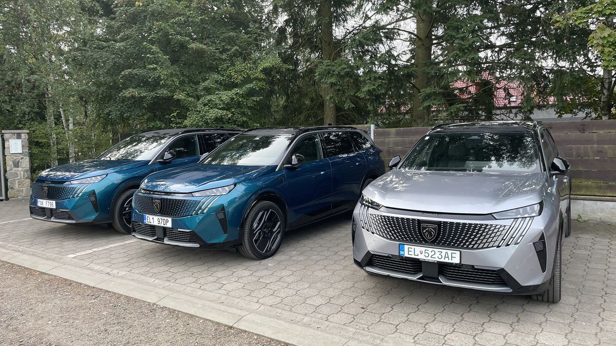 Vyzkoušeli jsme novinky od Peugeotu: 5008 je poprvé čtyřkolkou!