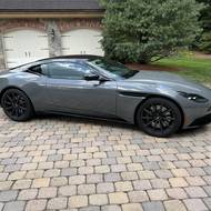 Aston Martin DB11