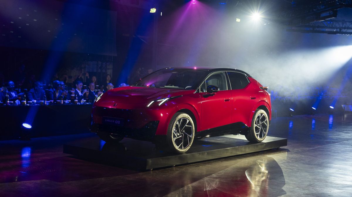 Hybrid s dojezdem 200 km, obří displeje a další vychytávky: Inovativní čínská automobilka vstupuje na český trh