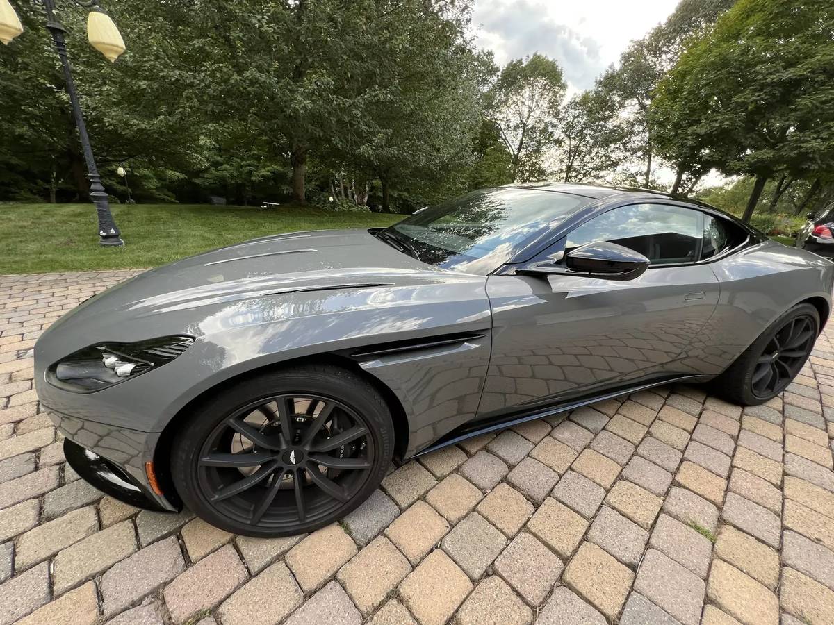 Aston Martin DB11