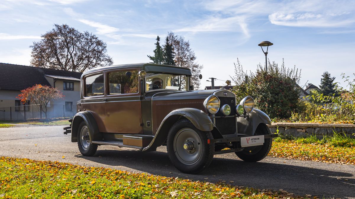 Vzácná Škoda 645 Tudor se šestiválcem SV, pedálem plynu uprostřed a hodně těžkým řízením je velmi neobvyklým zážitkem