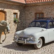 Září, statek Krkavčí hora a Škoda 100 Sedan.