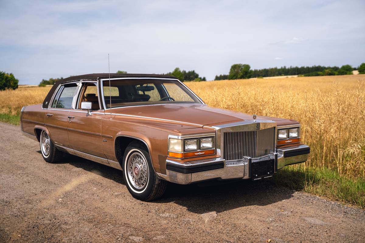 Cadillac Brougham 5.0