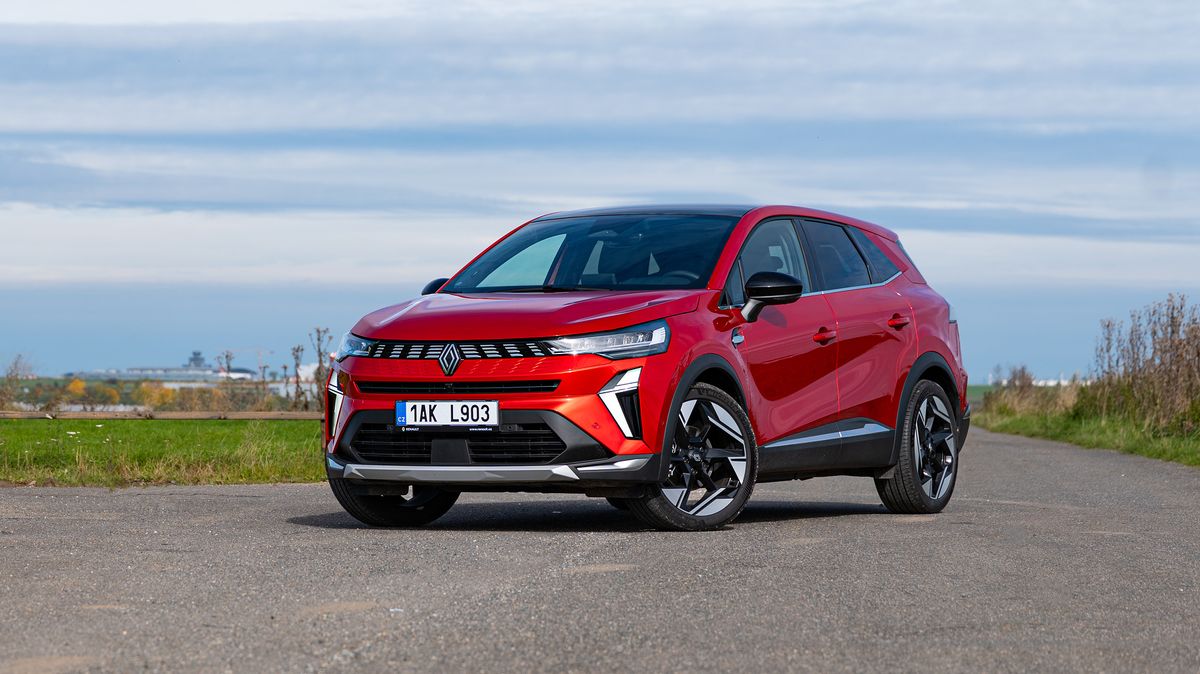 Praktický Renault Symbioz je s novým hybridním pohonem lepším autem. Přitom ho můžete koupit levněji