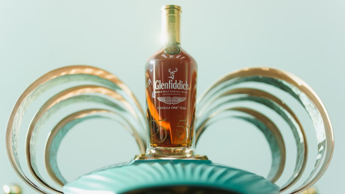 Panák za 130 000 Kč? Do české sbírky zamířila ultravzácná lahev skotské whisky, potěší nejen fanoušky F1