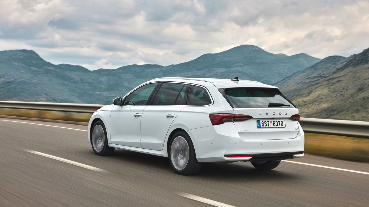 Prodej nových osobních aut v Česku loni vzrostl o 7,4 procenta! Top trojka se nám ustálila, třetí místo ale může i tak pořád překvapit