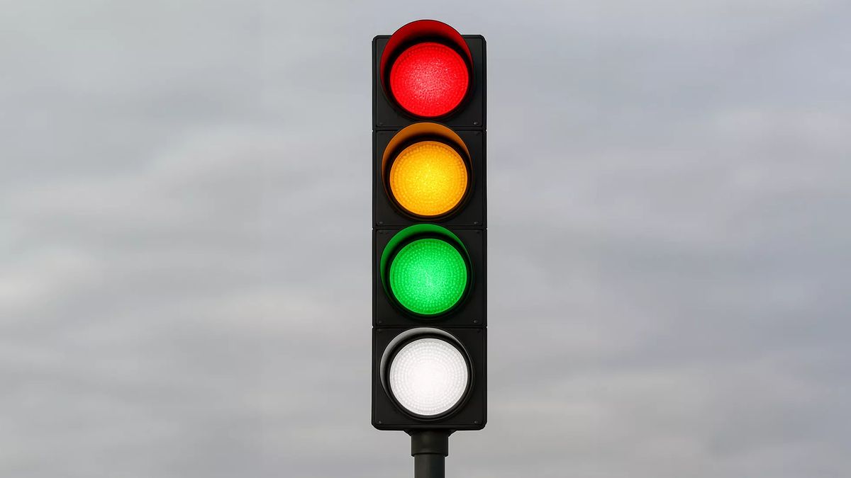 To jsou věci! Na semaforech se má objevit další barva. Prý dramaticky sníží dopravní zácpy