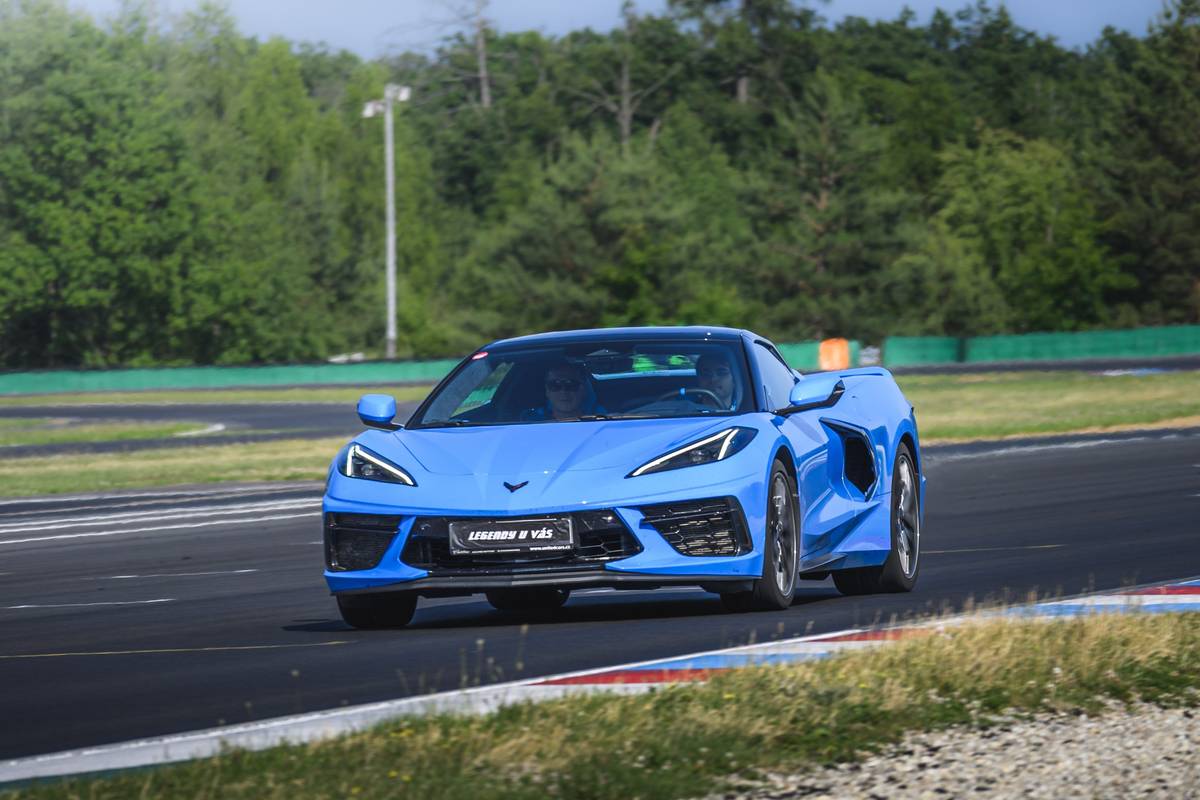 Chevrolet Corvette Stingray Convertible C8
