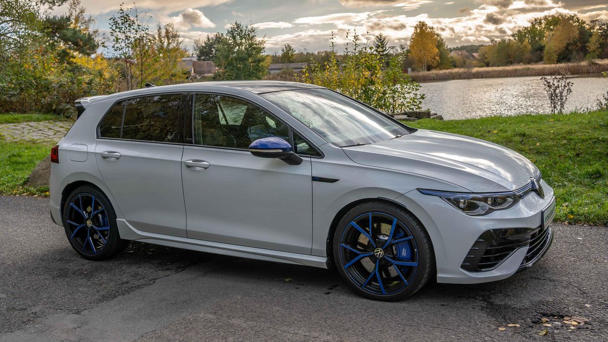 Volkswagen Golf R ve výroční edici je fantastický. I jako ojetý však stojí hromadu peněz