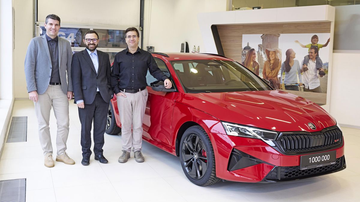 Škodovka předala českému zákazníkovi speciální Octavii RS. Její výjimečnost nemáte šanci poznat