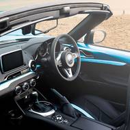 Interiér nechala Mitsuoka v podstatě být.