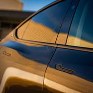 Teslu Model Y Standard (šedá)