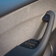 Teslu Model Y Standard (šedá)