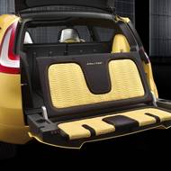 V zadní části Joysteru šlo vytvořit improvizované posezení. 