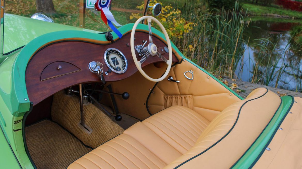 Jediná ze dvou dochovaných tatrovek je na prodej za 4,8 milionu. Zaujme i hodně neobvyklým lakováním