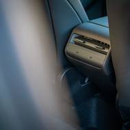 Teslu Model Y Standard (šedá)