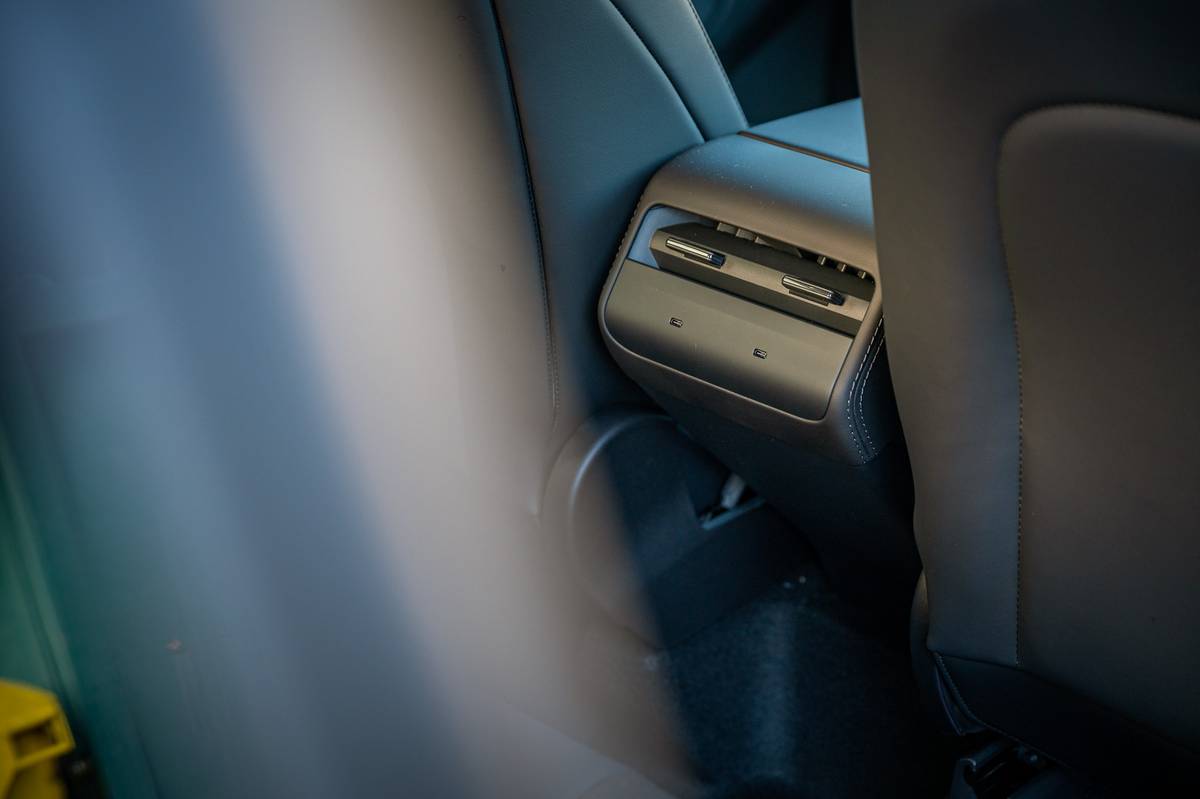 Teslu Model Y Standard (šedá)