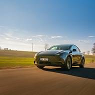 Teslu Model Y Standard (šedá)