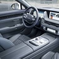 Genesisu se v interiéru daří vytvořit luxusní atmosféru.