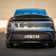 Teslu Model Y Standard (šedá)